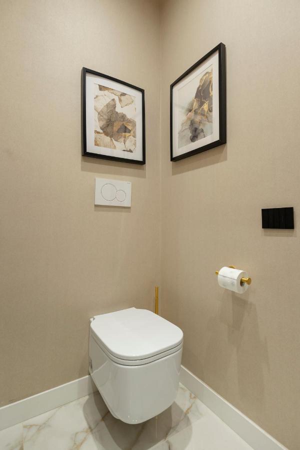Luxury And Exclusive Bovio Square House Apartment