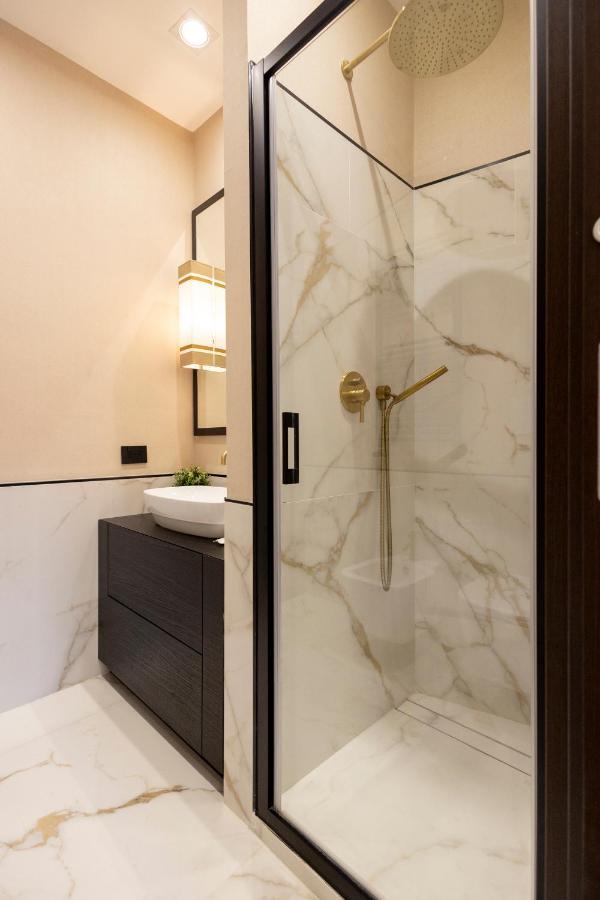 Luxury And Exclusive Bovio Square House Apartment